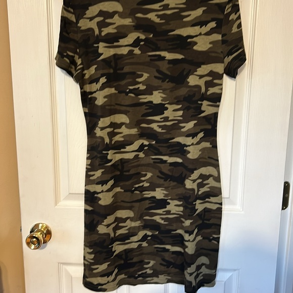 New camouflage dress size xl but it runs small - Picture 5 of 5